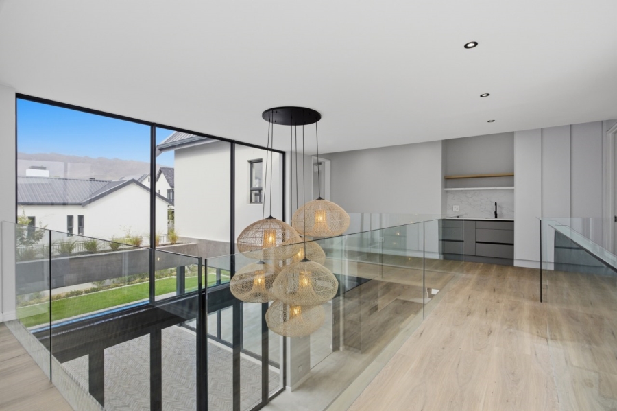 5 Bedroom Property for Sale in Val De Vie Estate Western Cape